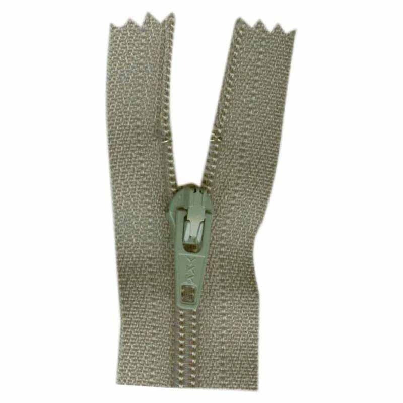 COSTUMAKERS General Purpose Closed End Zipper 18cm (7) – Pearl Grey – 1700